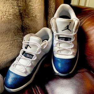 Air Jordan XI 11 Retro Low LE